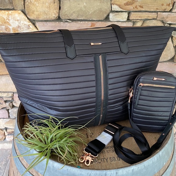 🆕 Stella & Dot Crush It Carry On Quilted Black - Picture 8 of 15